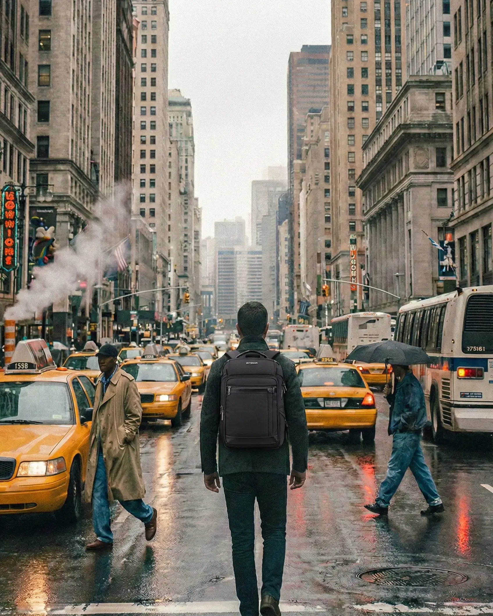 Bleisure Packing List: How to Prepare Your Backpack for Work & Play